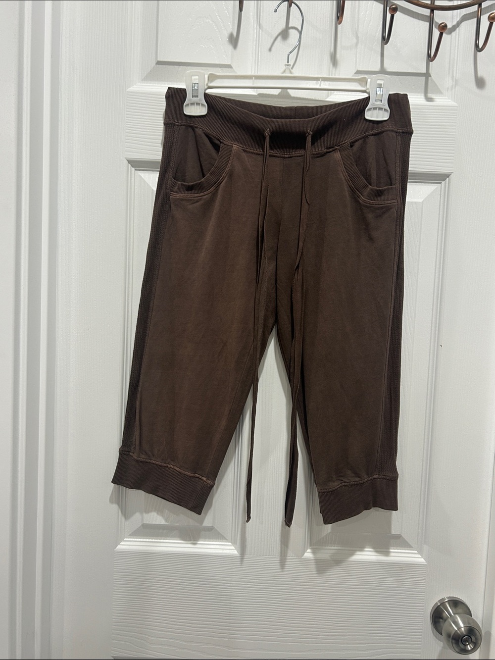 Forever Collectibles Brown Capri Drawstring Sweatpants